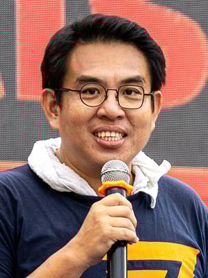 This is the Avatar Image for the วิโรจน์ ลักขณาอดิศร (Wiroj Lakkhanaadisorn) AI Voice and Text to Speech Generator